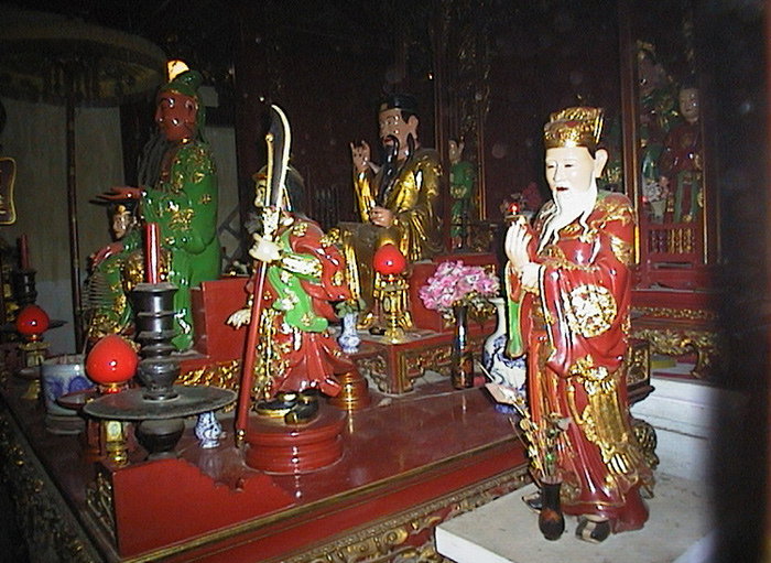 intérieur de la pagode Ngọc Sơn